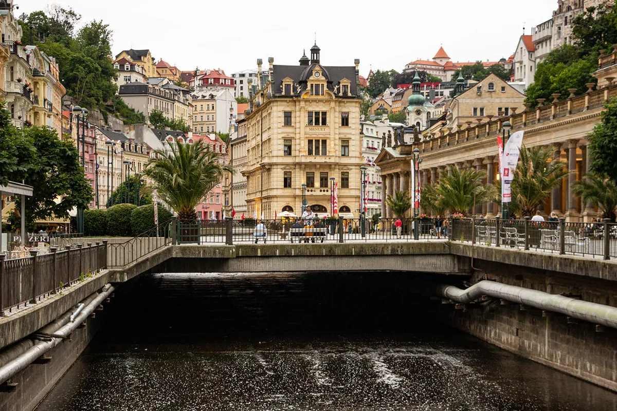 Best Karlovy Vary Street Food: Top Local Snacks in 2025