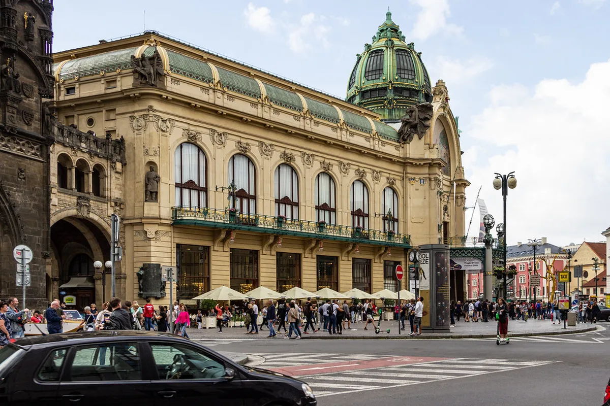 Karlovy Vary Glass Museum Guide: Moser Crystal in 2025