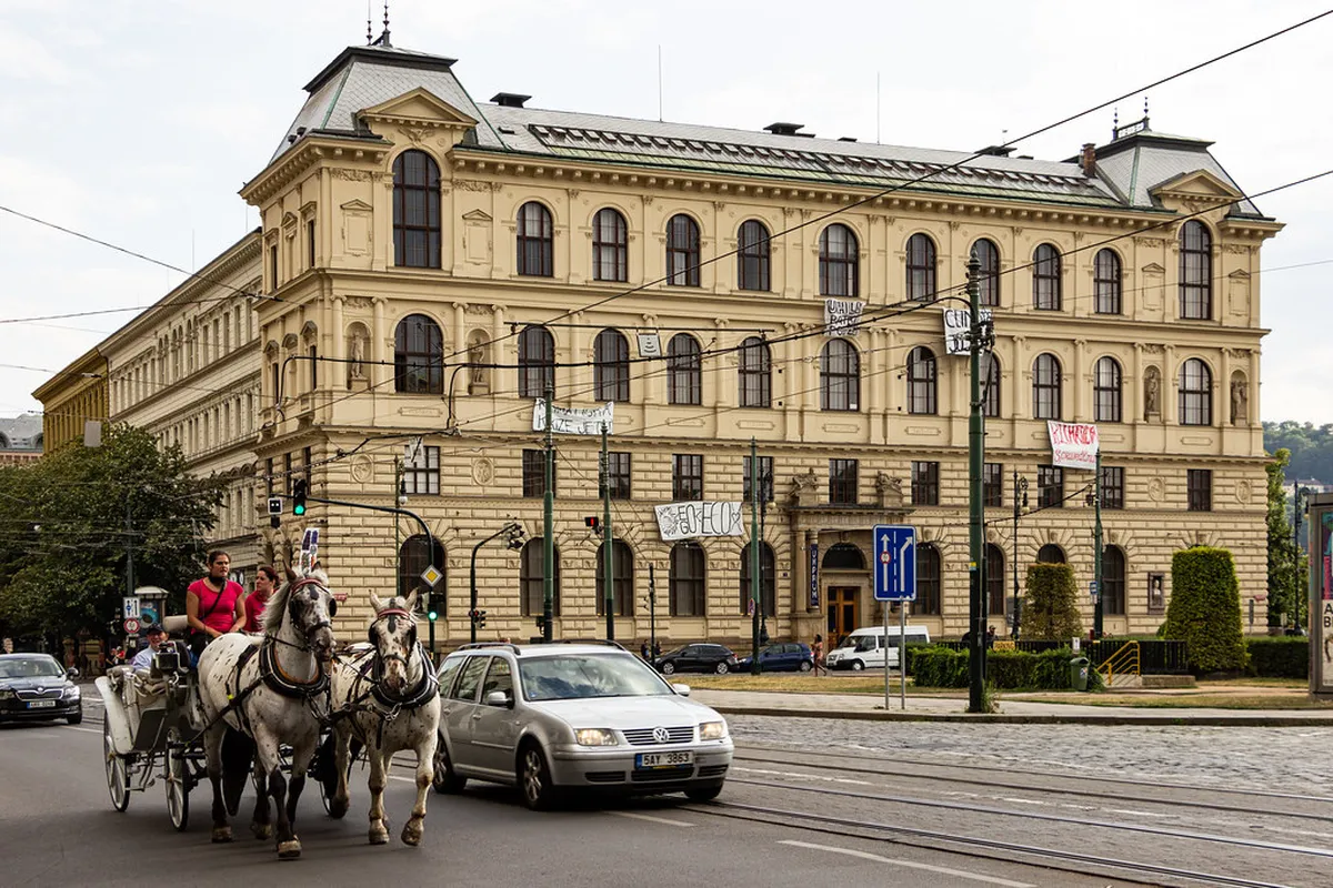 Karlovy Vary Porcelain Museum Exhibits: A Guide