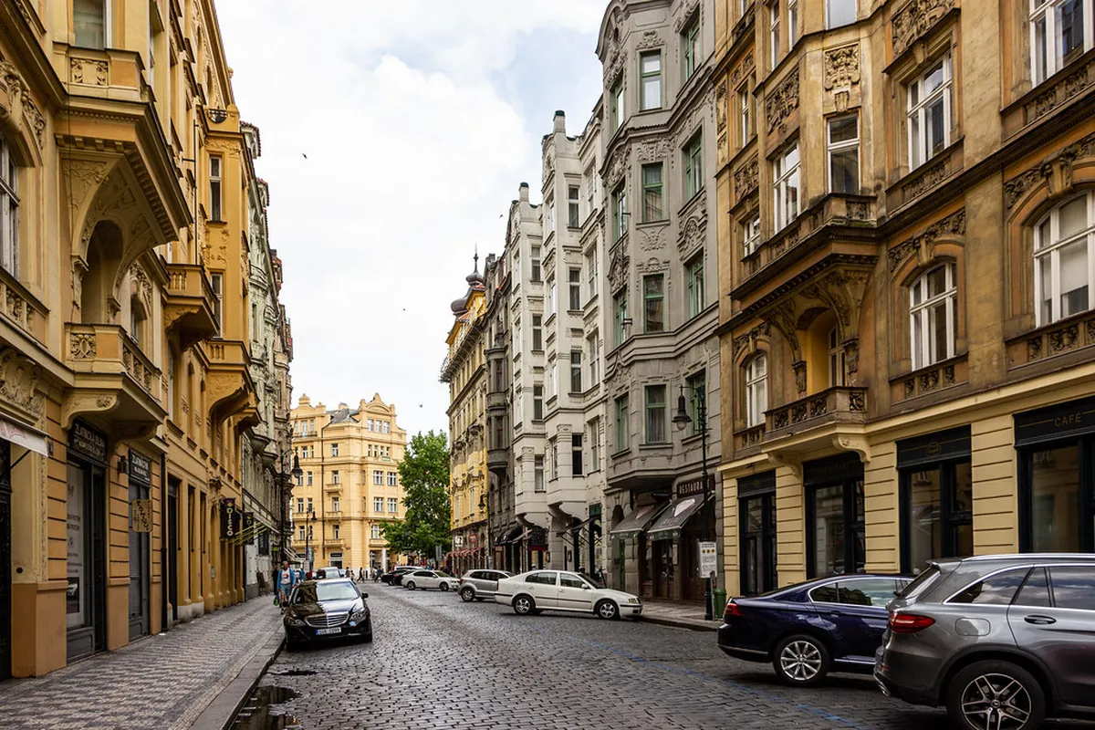 Karlovy Vary Synagogue History Tour: A Deep Dive