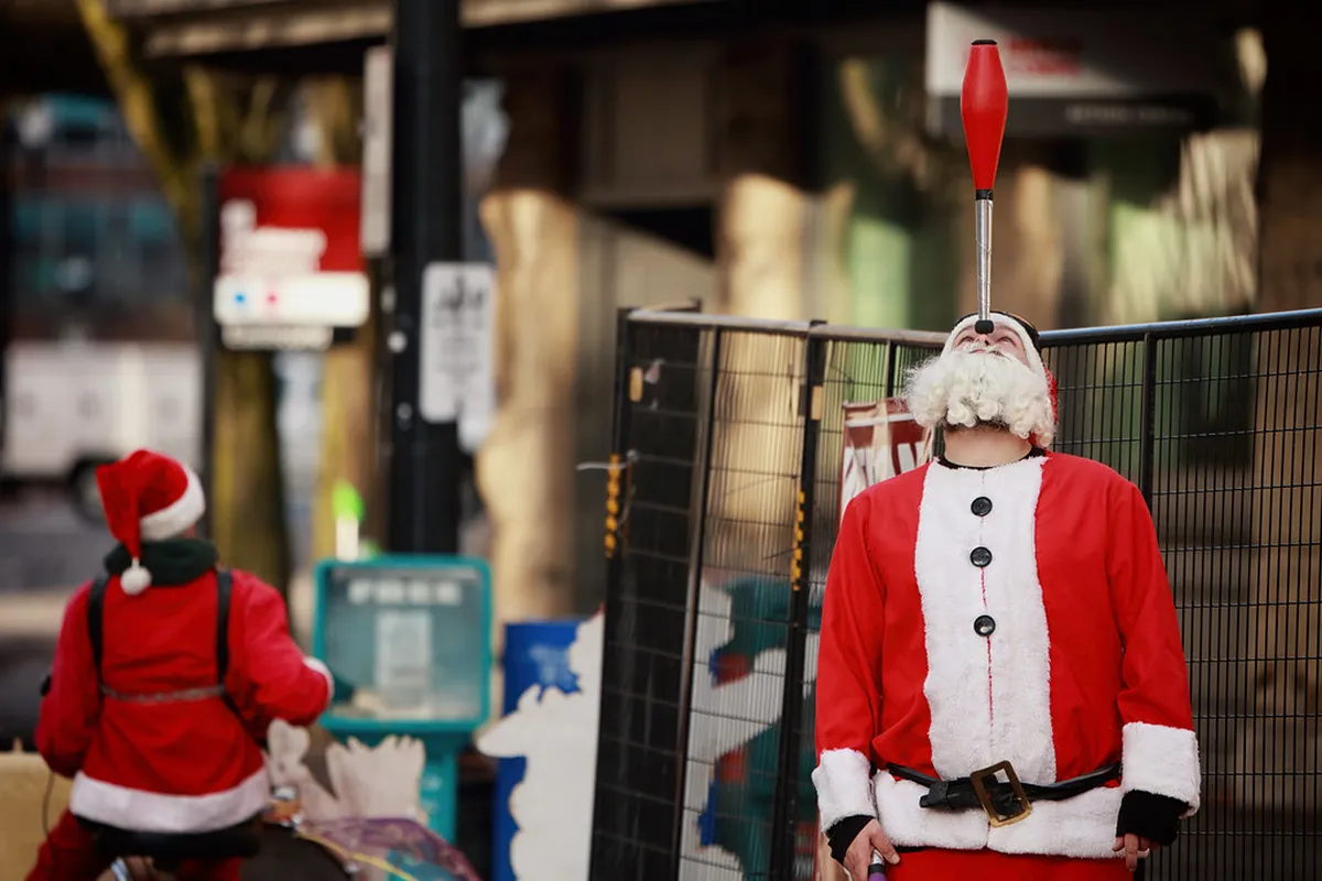 Find Street Performers in Prague Old Town 2025
