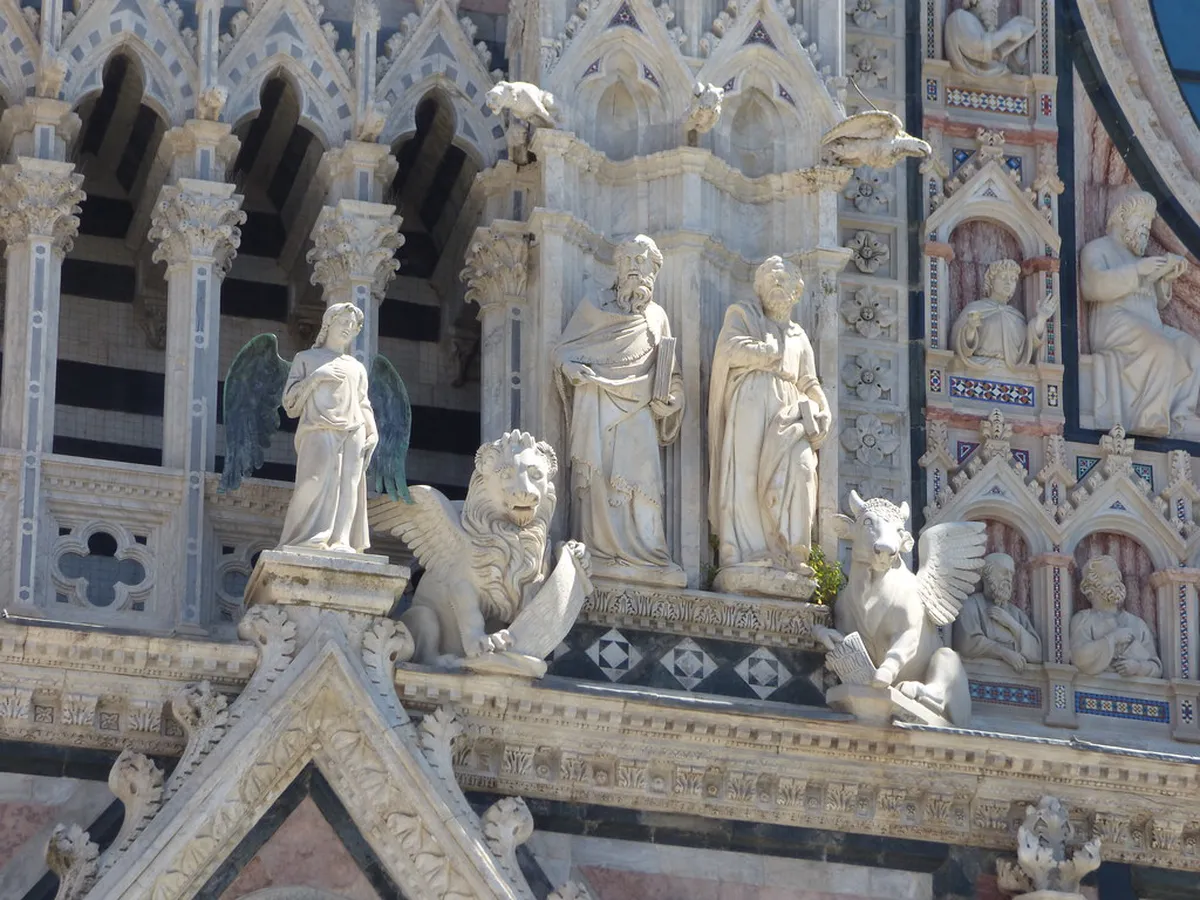 Prague's Old Town Famous Statues: A 2025 Guide