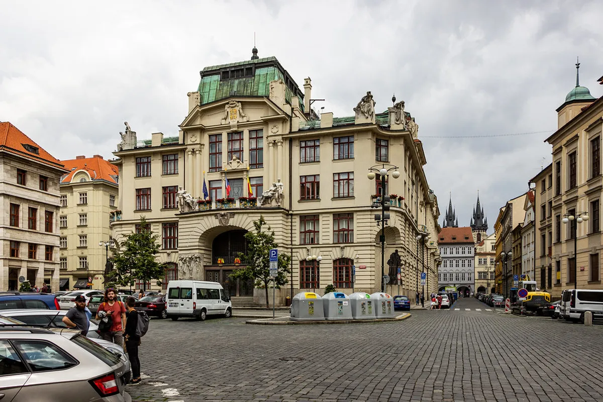 Essential Safety Tips for Old Town Prague Travelers